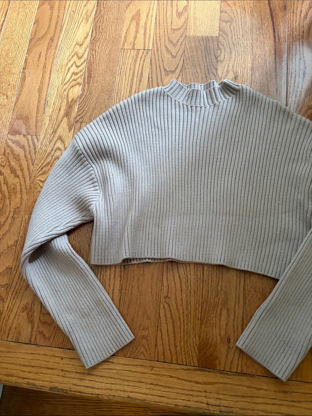 Mable Ribbed Knit Mock Neck Cropped Sweater Taupe M Clean Girl Chic Minimalist‎ - Picture 9 of 11